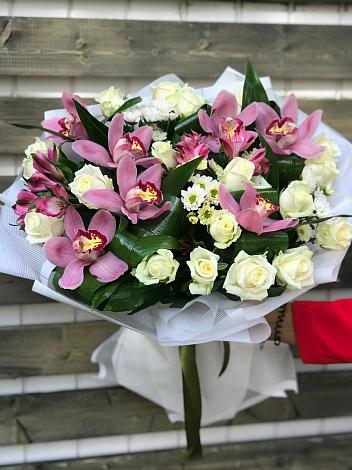 Букет цветов из: Розы и Хризантемы в Сенгилеевском