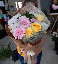 Букет цветов из:  Герберы, Розы и Хризантемы в Сенгилеевском