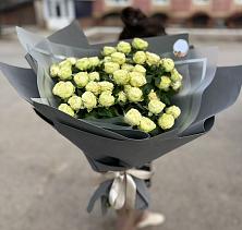 Букет Белые кустовые розы Солинеро в Сенгилеевском