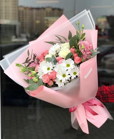 Букет цветов из: Розы, Лизиантусы и Хризантемы в Сенгилеевском